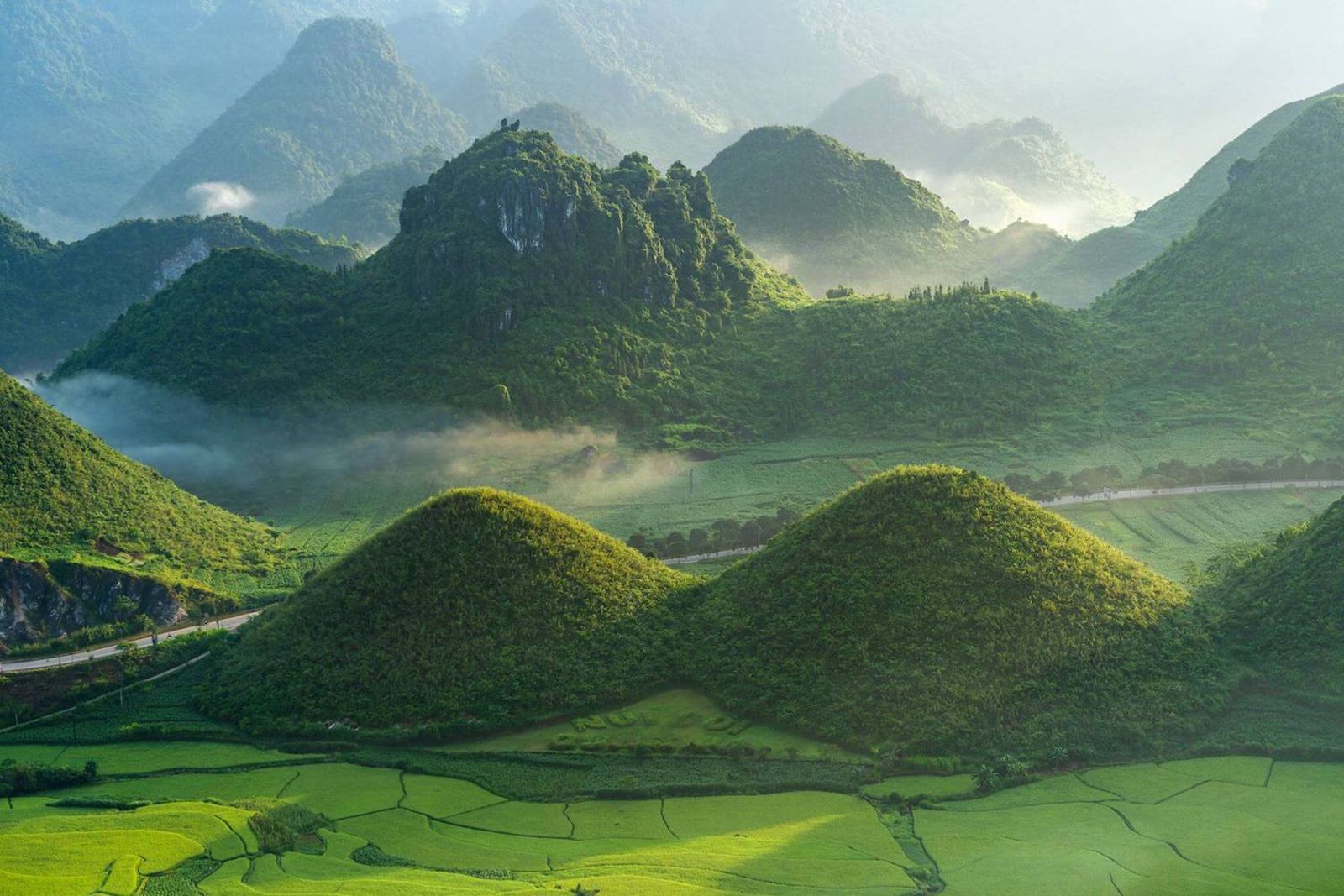 Núi đôi Quản Bạ ở Hà Giang