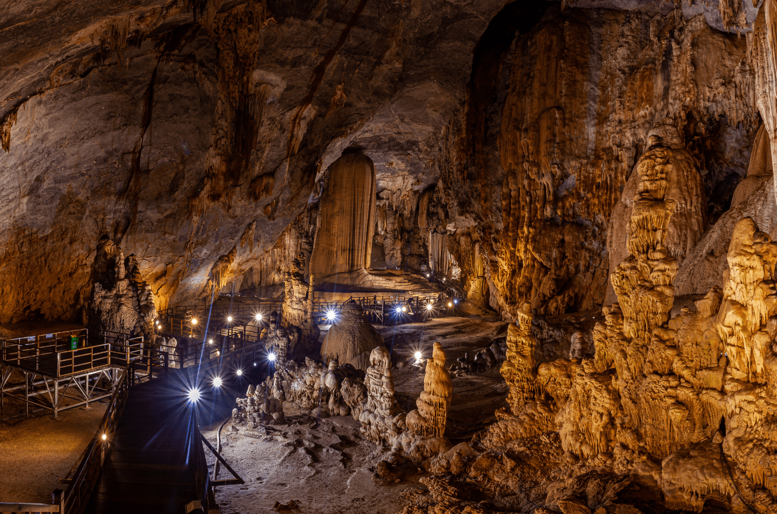 Tour động thiên đường