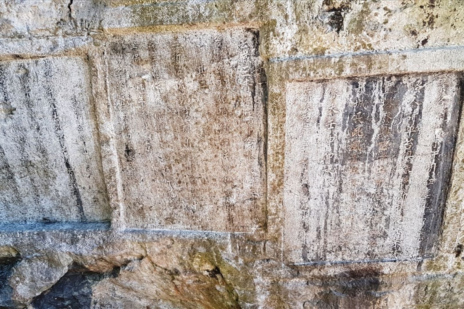 40 bài thơ nổi tiếng được khắc trên đá 