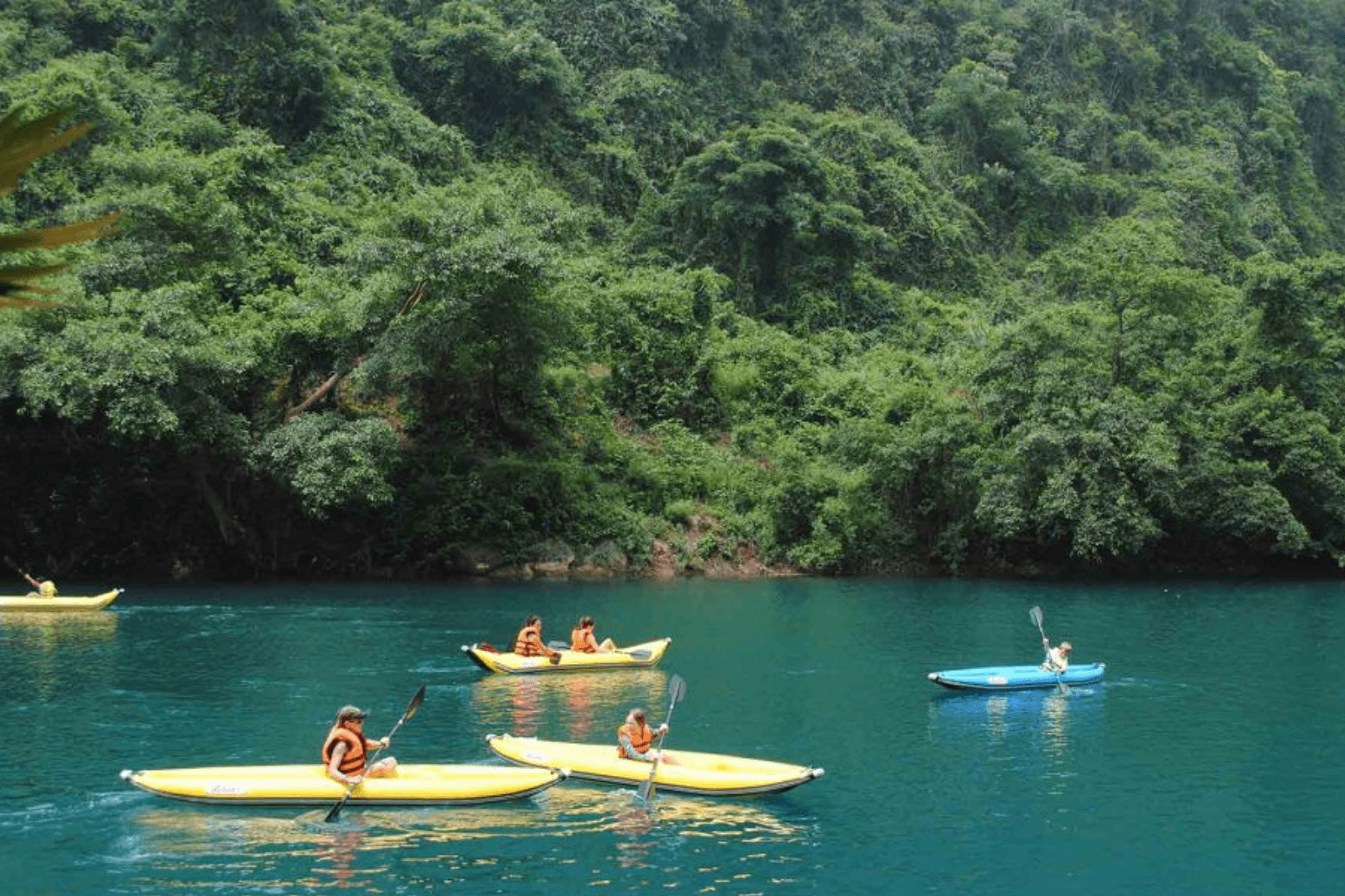Chèo-thuyền-kayak-ở-Sông-Chày