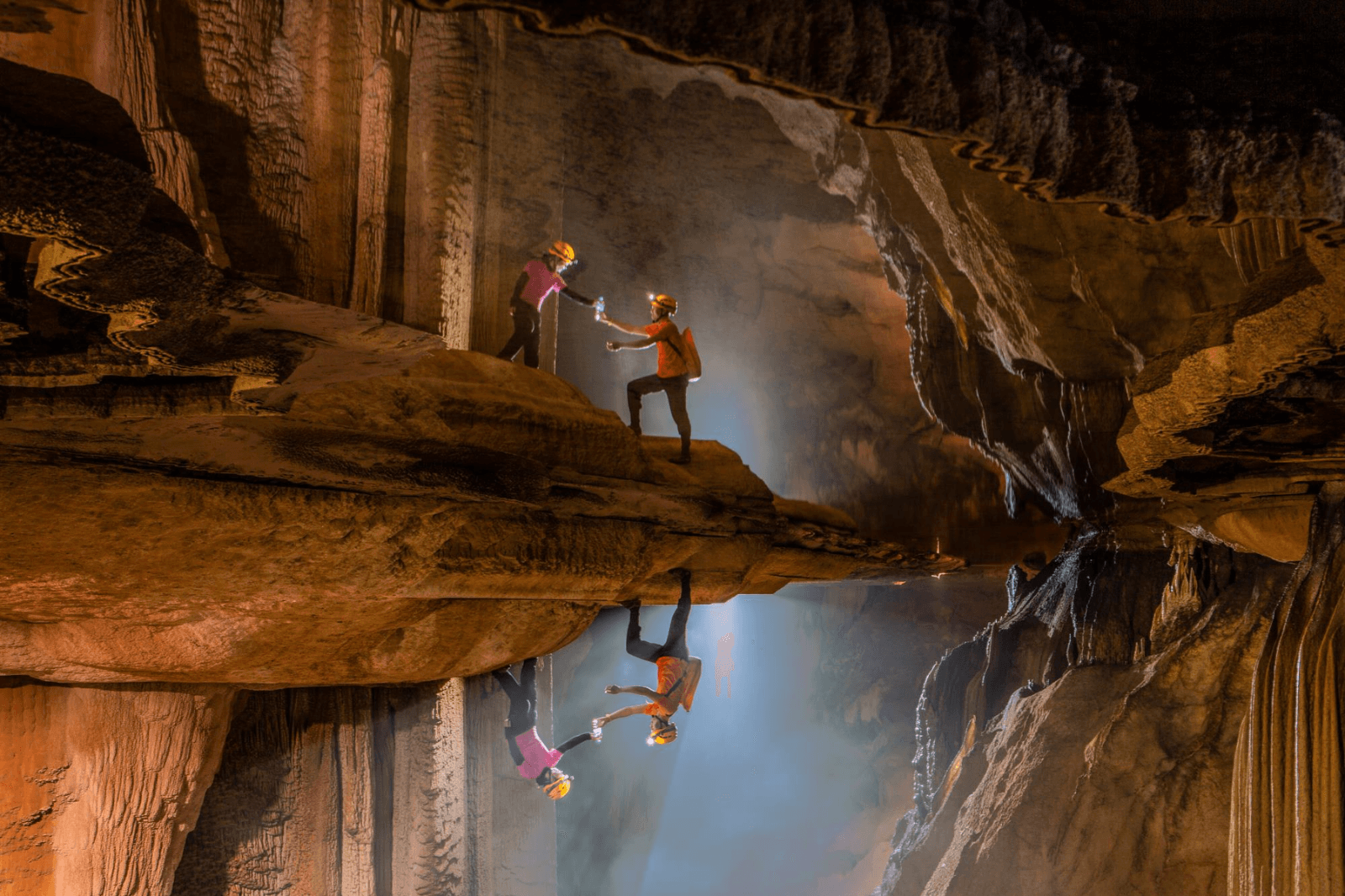 Di-chuyển-đến-Hang-Chà-Lòi-thật-sự-không-dễ-dàng