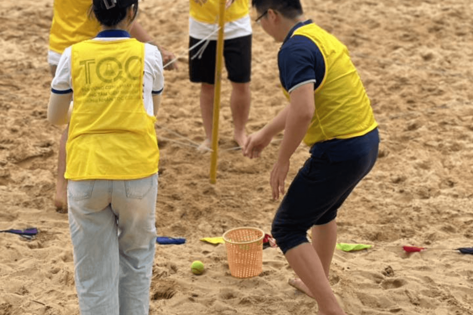 Bãi biển rộng rất thích hợp cho các trò chơi đội nhóm