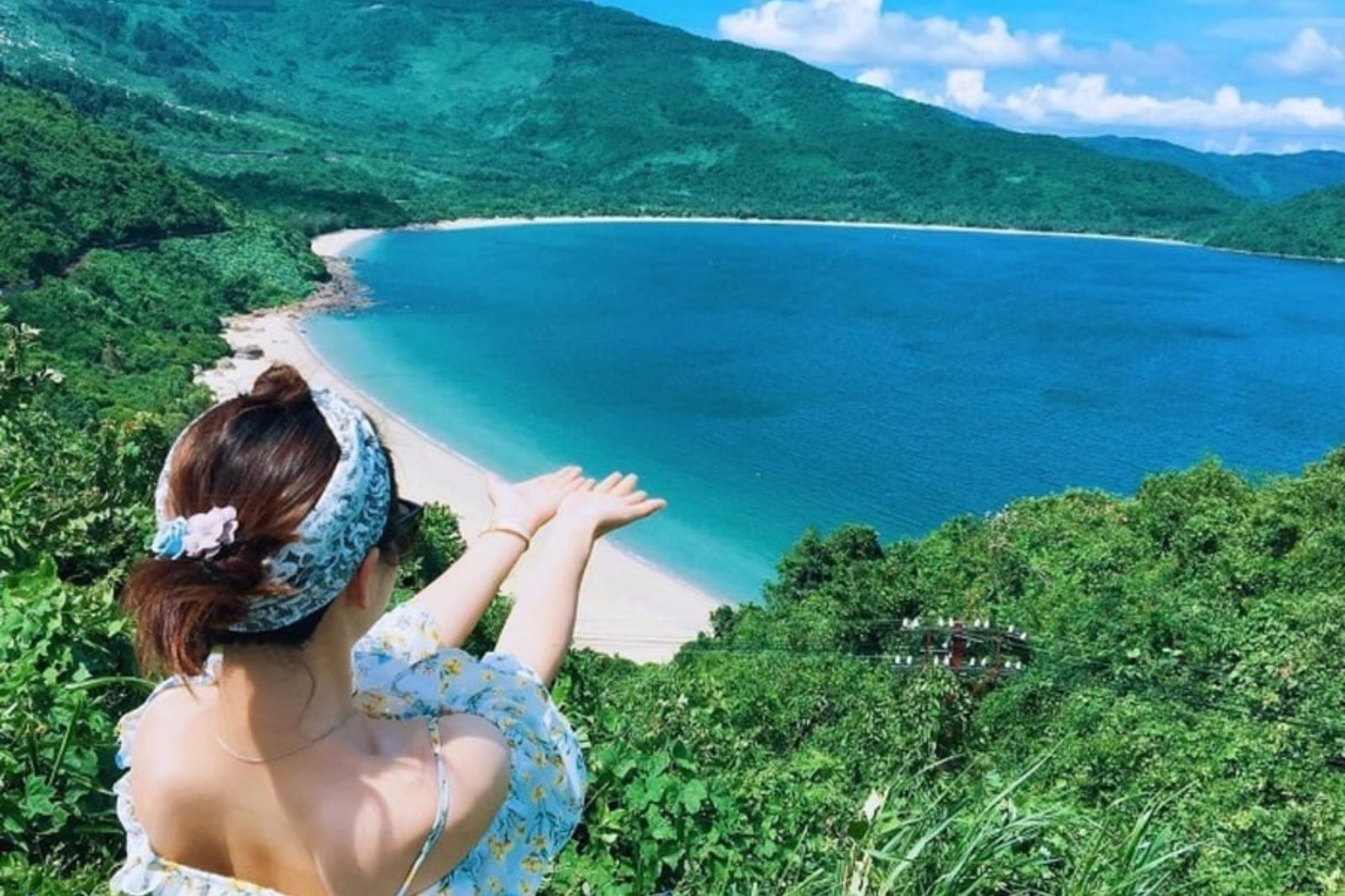 Bãi Bụt được thiên nhiên ưu ái ban tặng một khung cảnh "sơn thuỷ hữu tình"