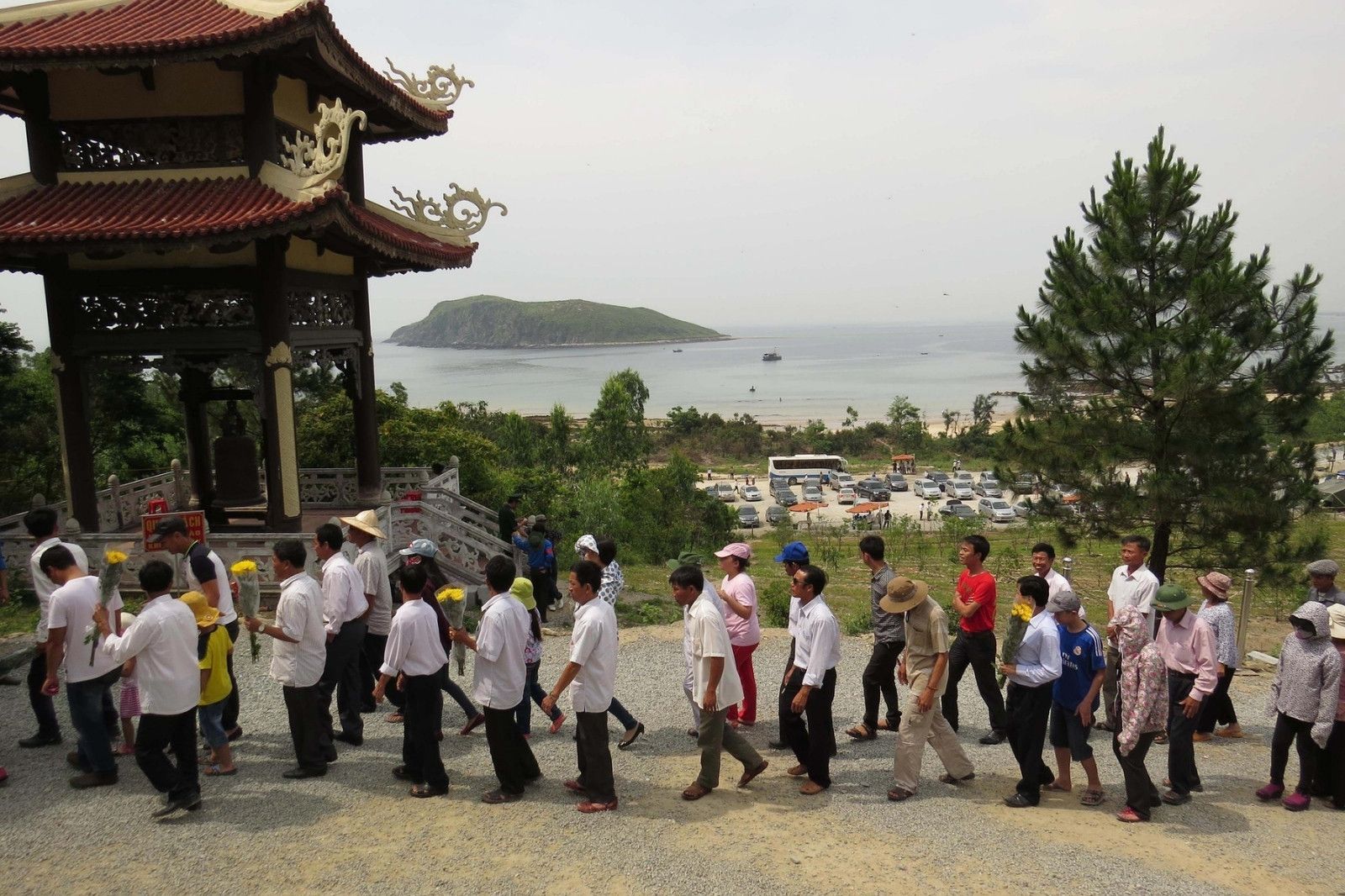 Bạn có thể đăng ký tour Vũng Chùa - Đảo Yến