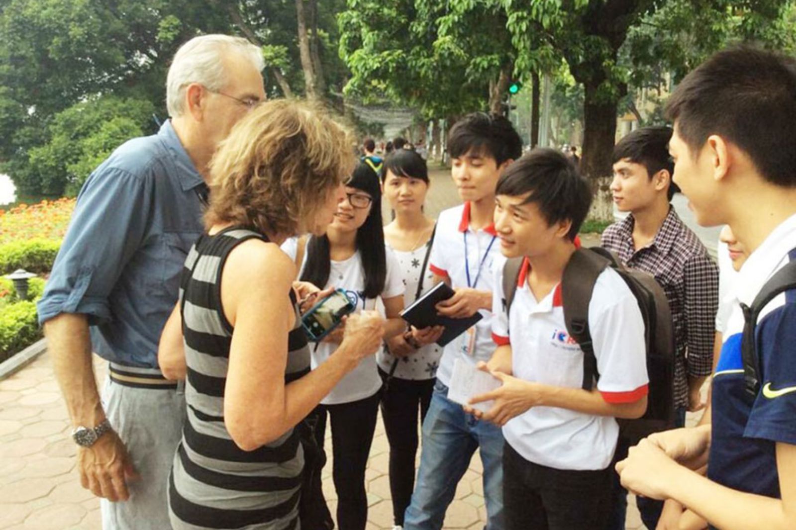 Bạn có thể hỏi người dân địa phương về những quán ăn