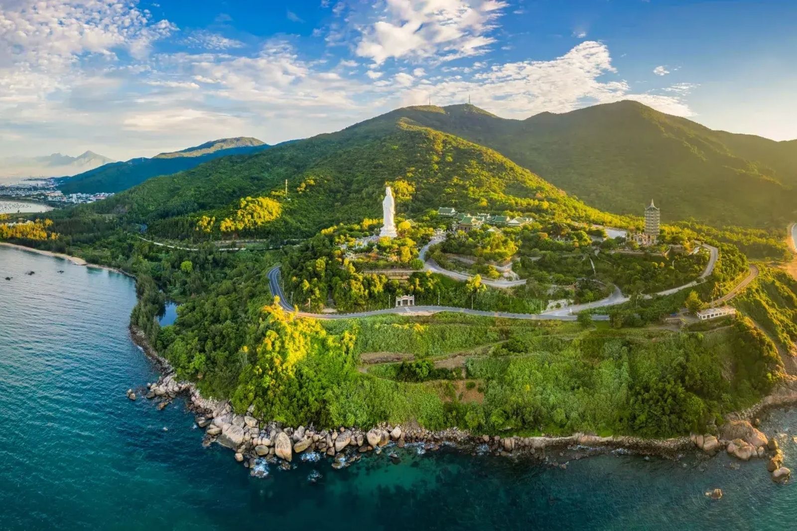 Bán đảo Sơn Trà - Viên ngọc xanh giữa lòng Đà Nẵng