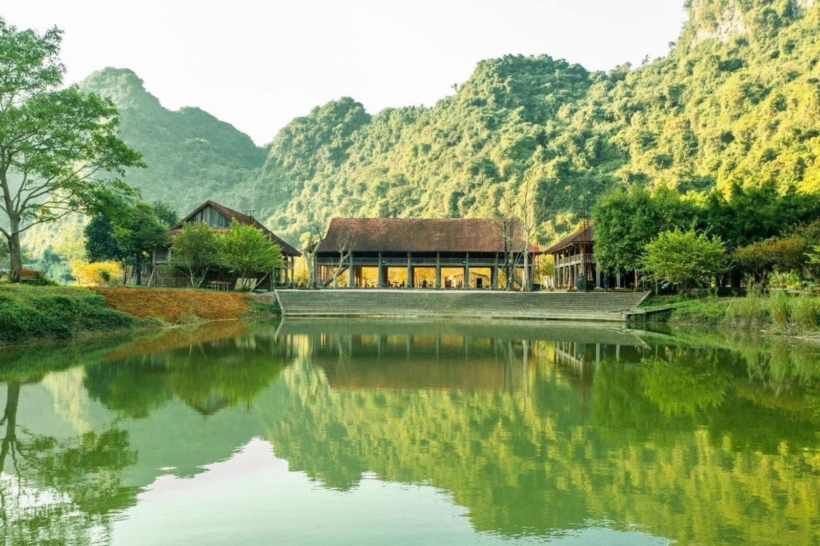 Bản giao hưởng của đá vôi và mây trời