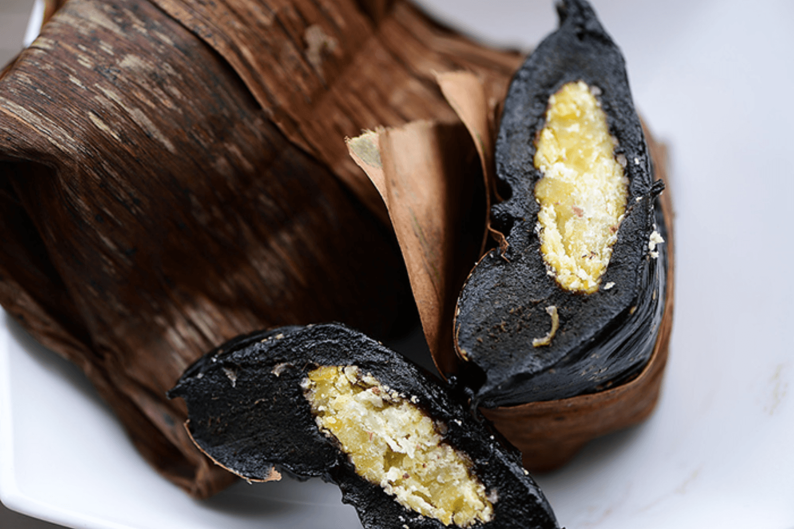 Bánh được gói trong lá chuối 