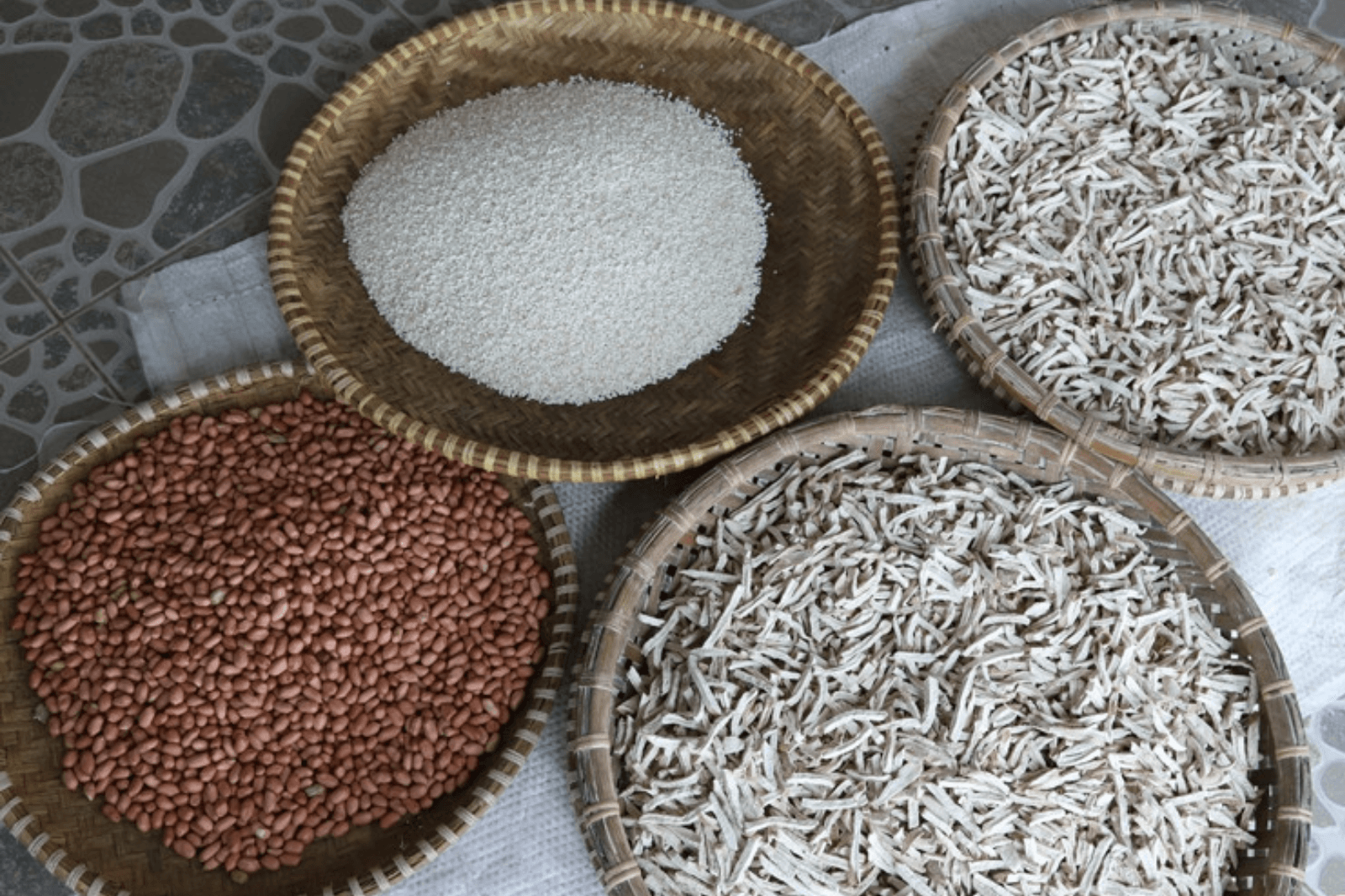 Bánh được làm từ những nguyên liệu giản đơn