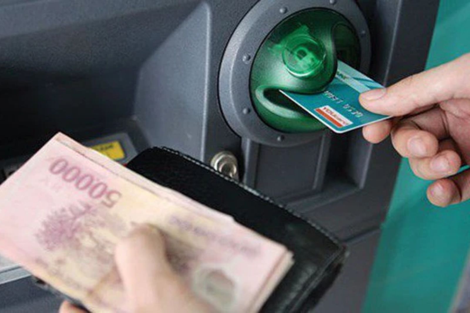 Bảo mật thông tin cá nhân khi rút tiền tại ATM