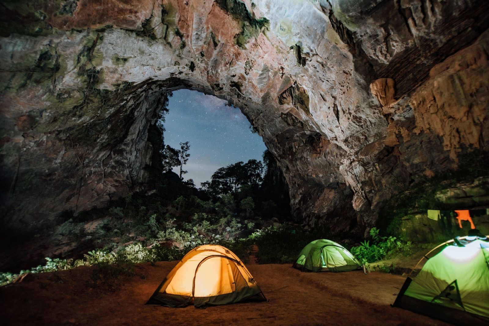 Bên trong những hang động là khu vực nói không với sóng điện thoại