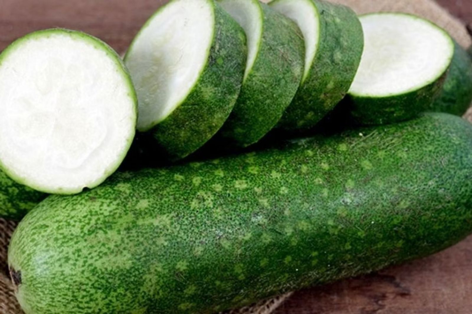 Bí đao cũng là điểm nhấn không thể thiếu của món ăn