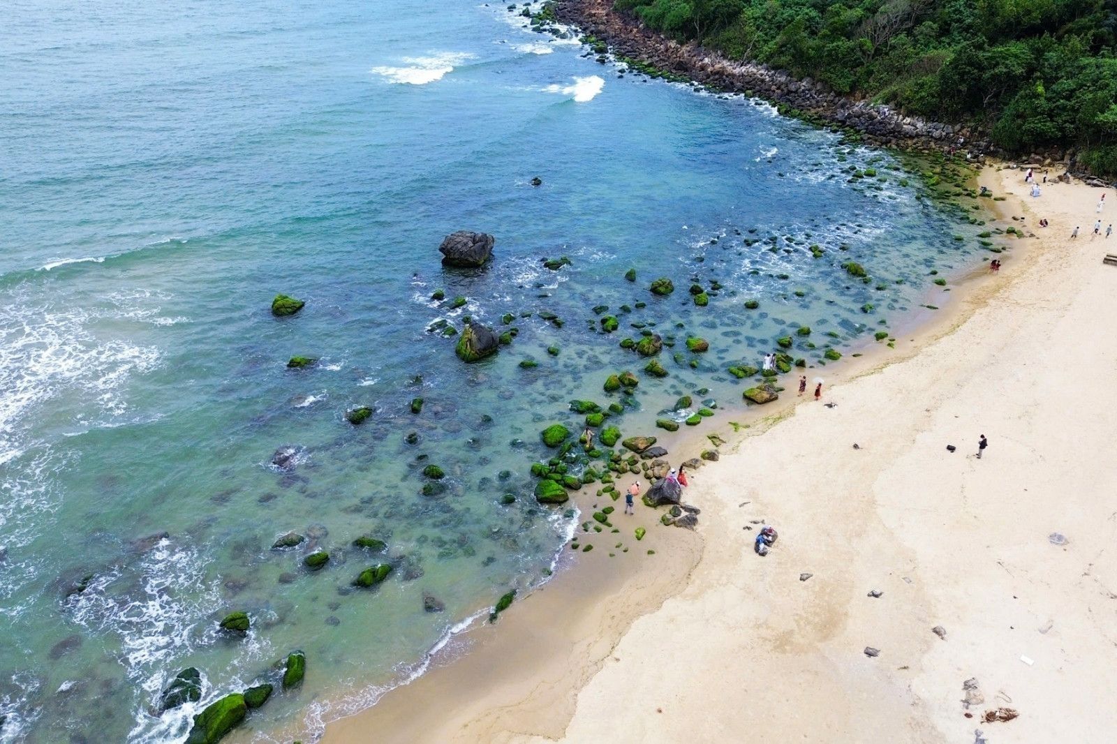 Biển Nam Ô - Vẻ đẹp hoang sơ dưới chân Đèo Hải Vân