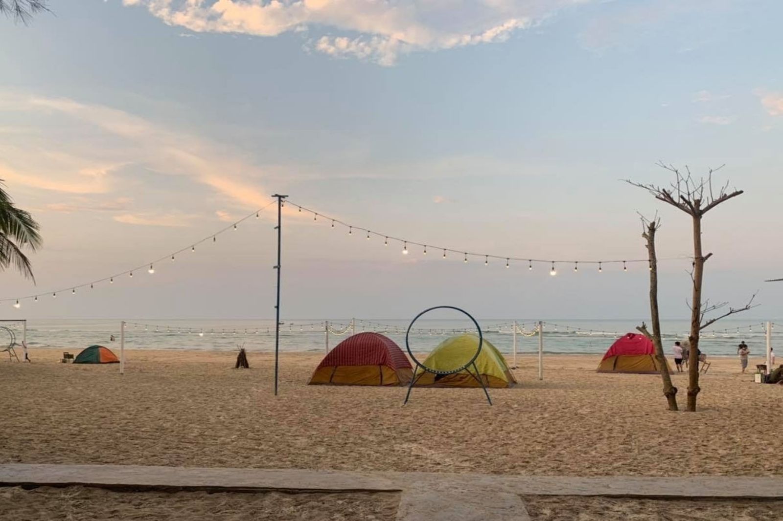 Bờ cát trắng mịn ở biển Cảnh Dương Huế