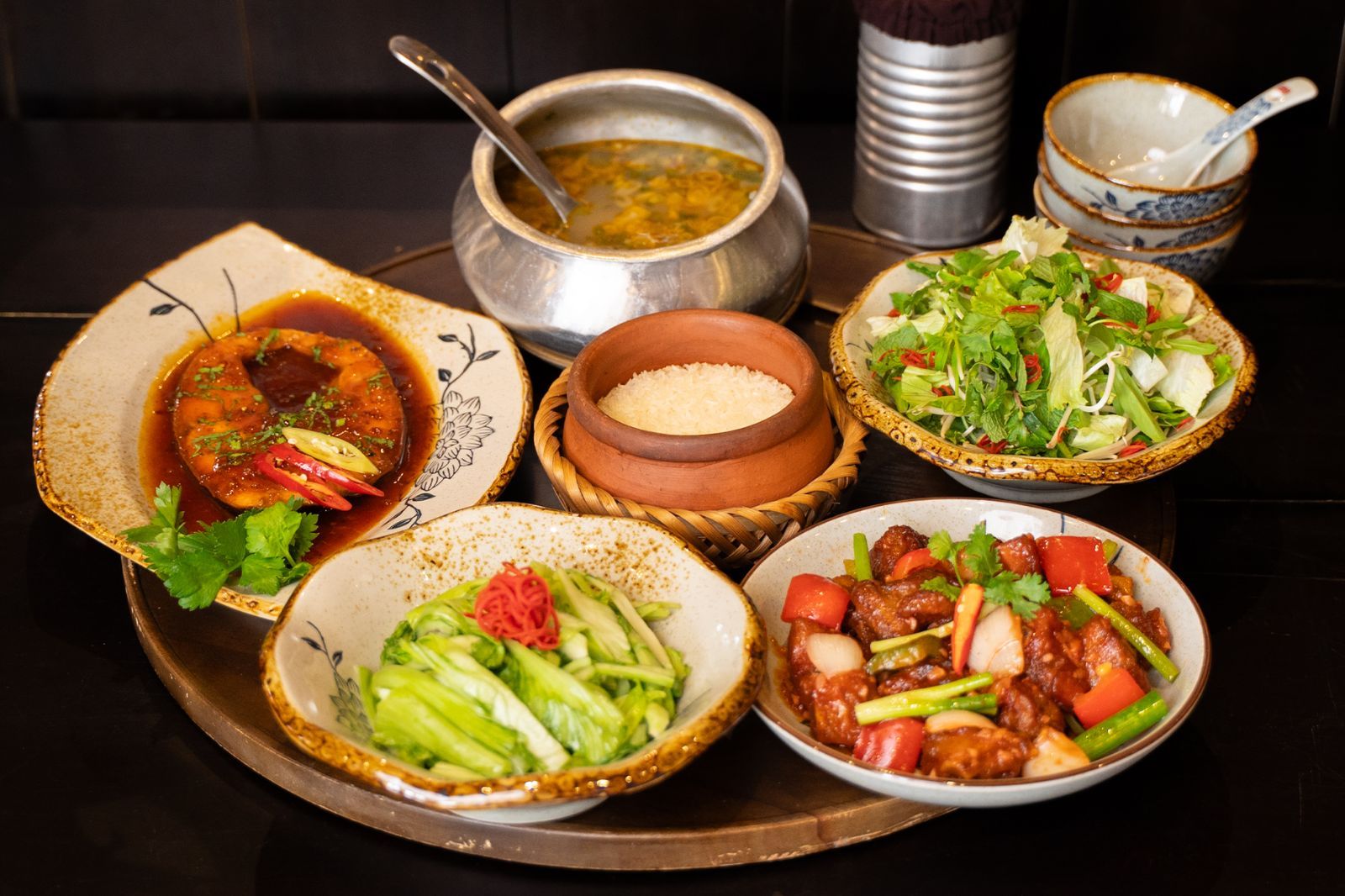 Bữa cơm trưa ngon miệng tại nhà hàng Tấm Ghém