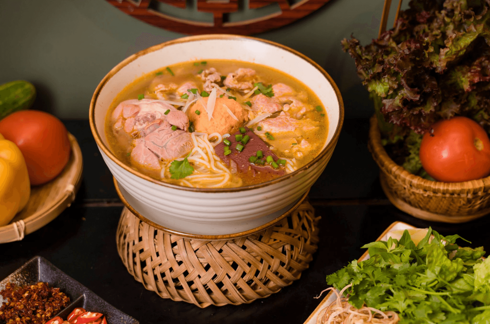 Bún bò thơm nức mũi đánh thức những tâm hồn đam mê ẩm thực