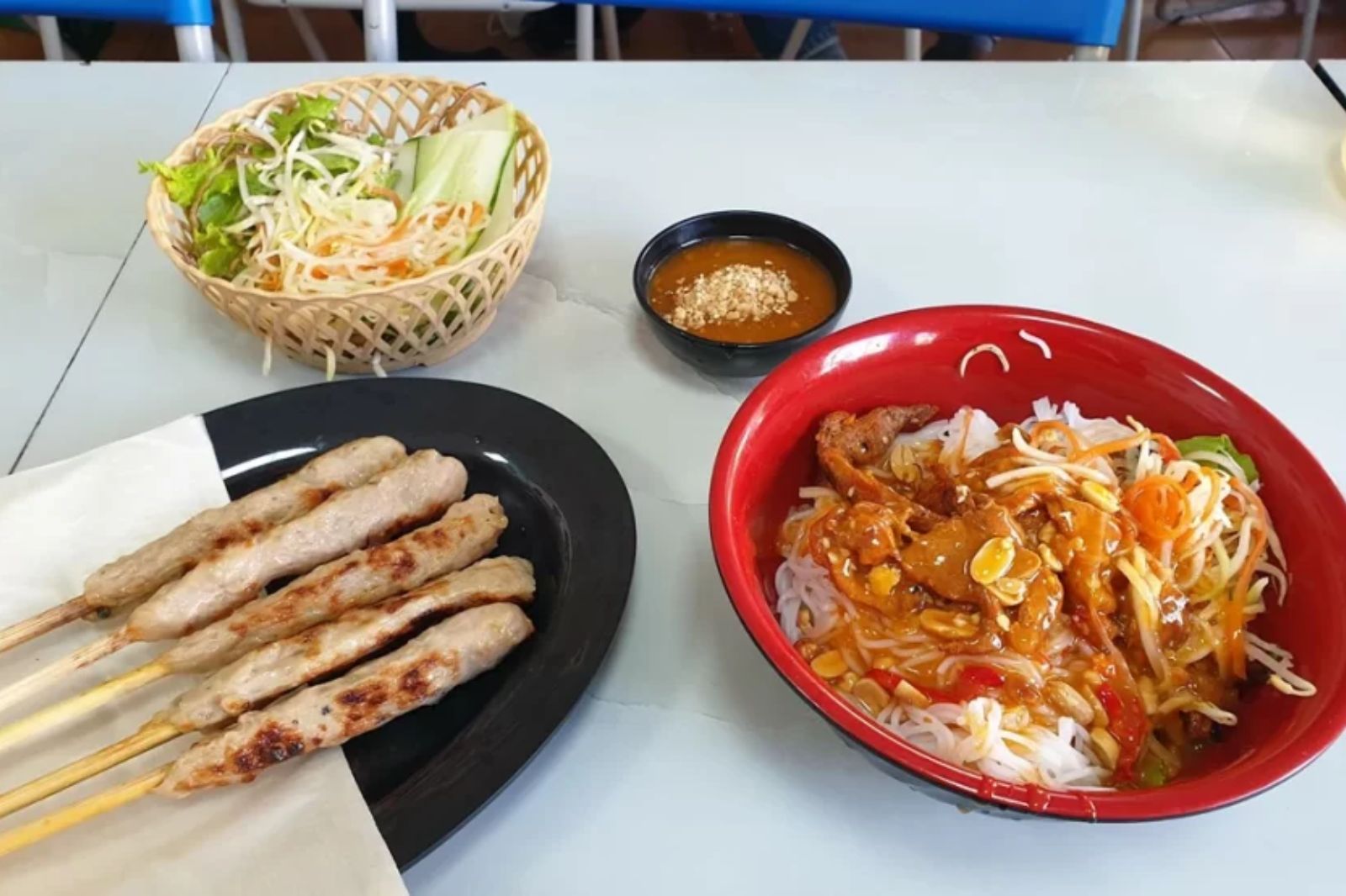 Bún thịt nướng Ly Ly