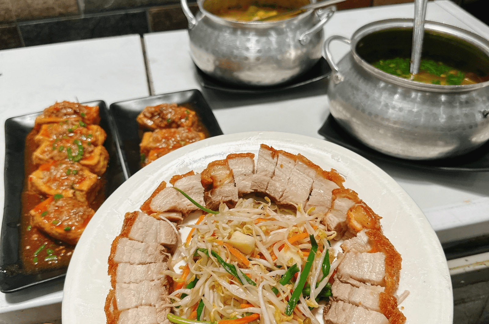 Cơm trưa ngon miệng tại Nghệ Sỹ Quán Đồng Hới