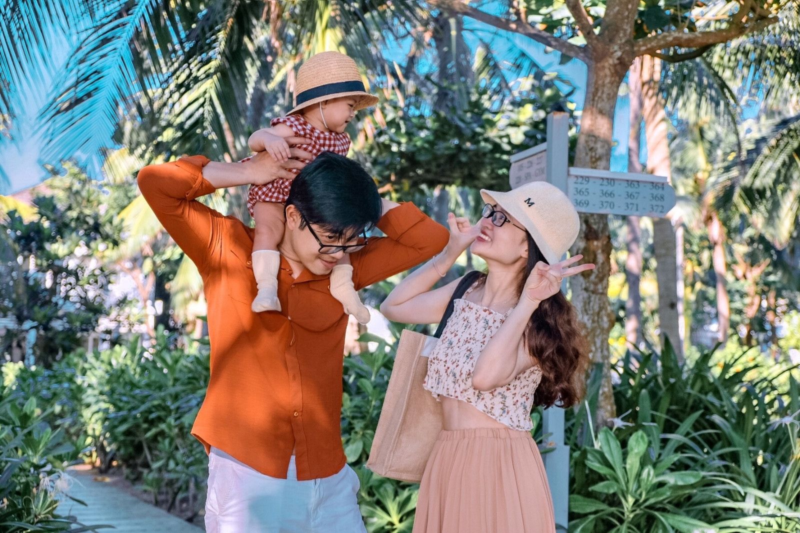 Cả gia đình đều vui vẻ khi du lịch Đà Nẵng