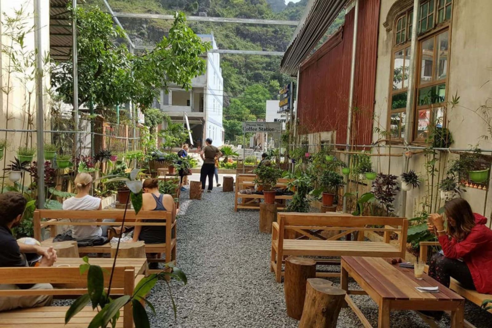 Cà phê thư giãn với không gian mở tại Phong Nha Coffee Station