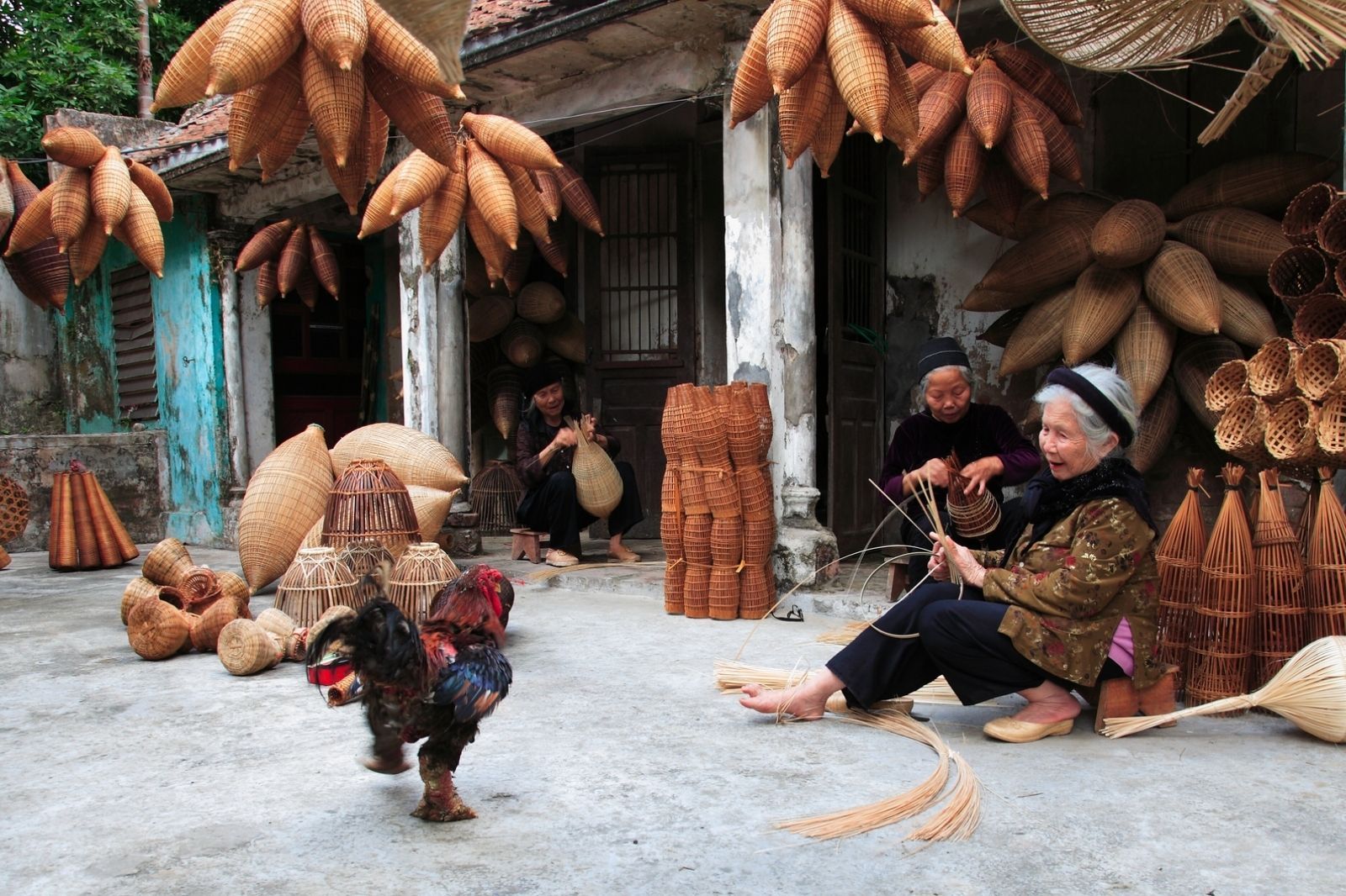 Các cụ già giữ hồn nghề đan lát cả trăm năm