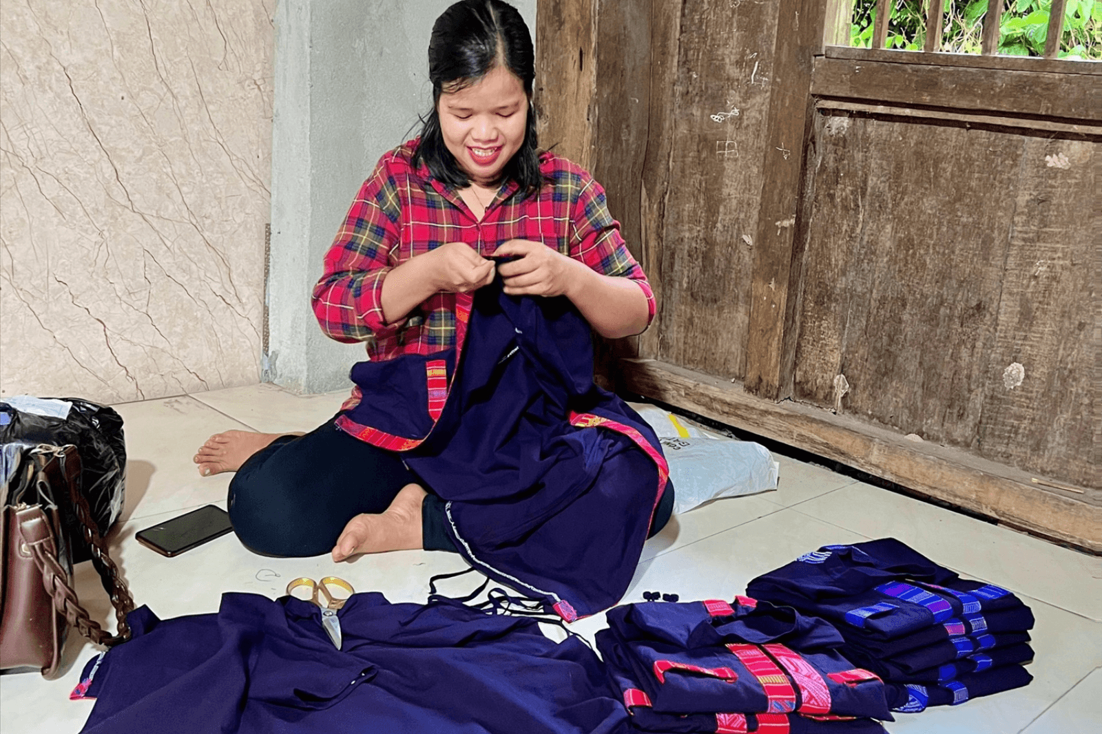 Các họa tiết được thêu tỉ mỉ 
