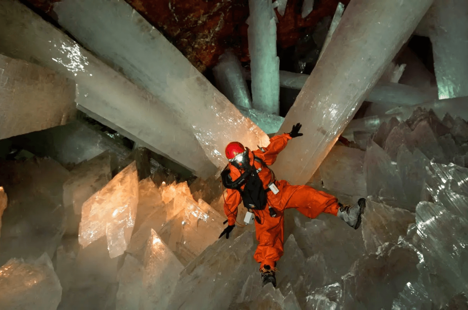 Các khối pha lê khổng lồ tại hang động Crystal Cave (Mexico)