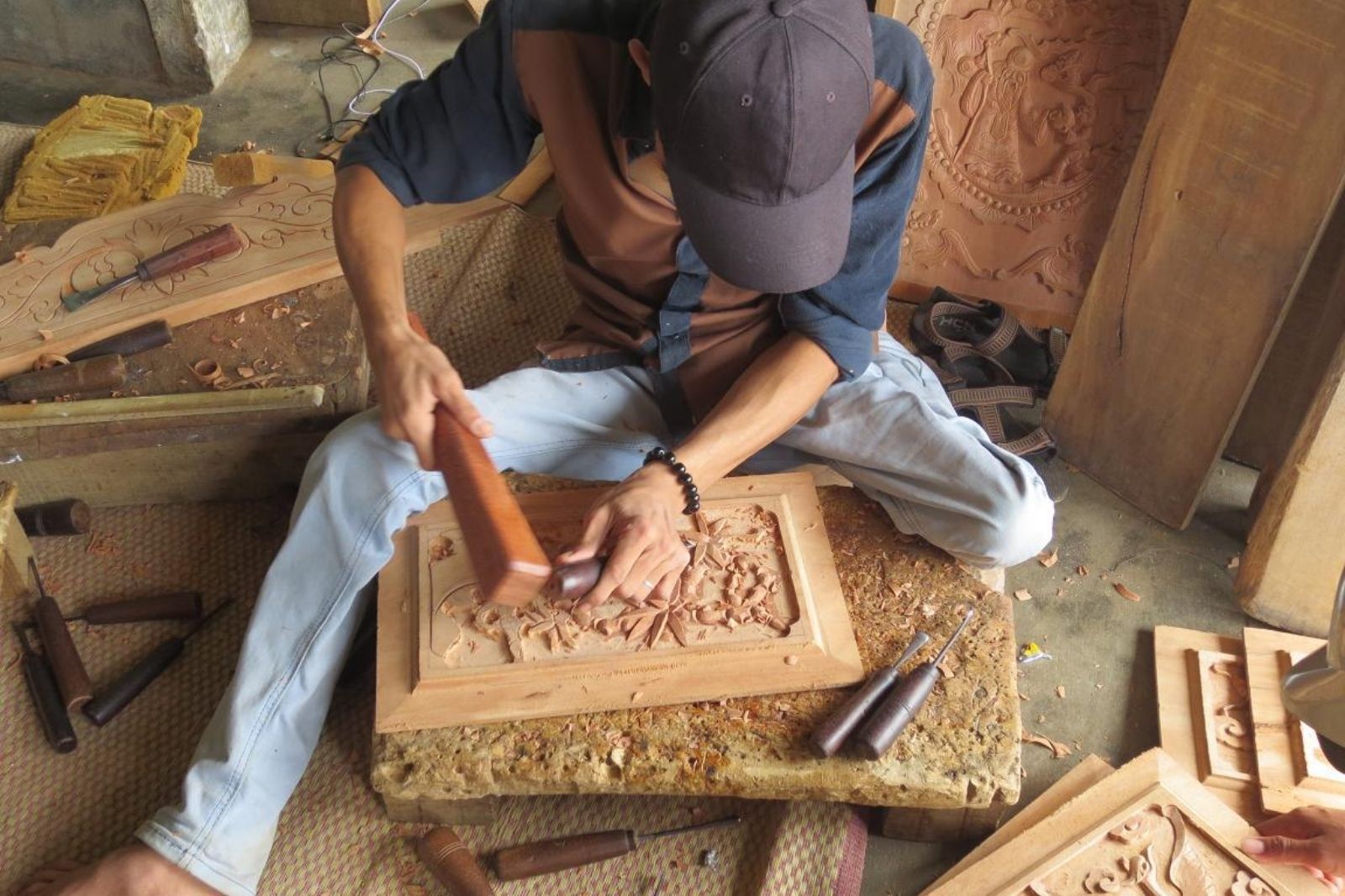 Các kỹ thuật chế tác được thực hiện một cách bài bản và công phu