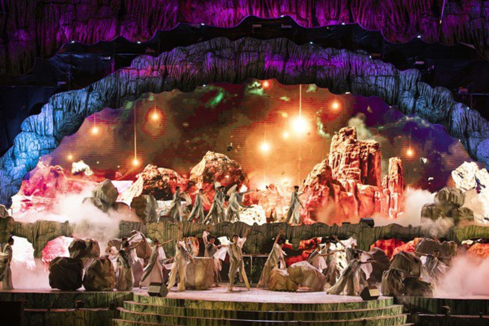 Các màn trình diễn sống động trong lễ hội