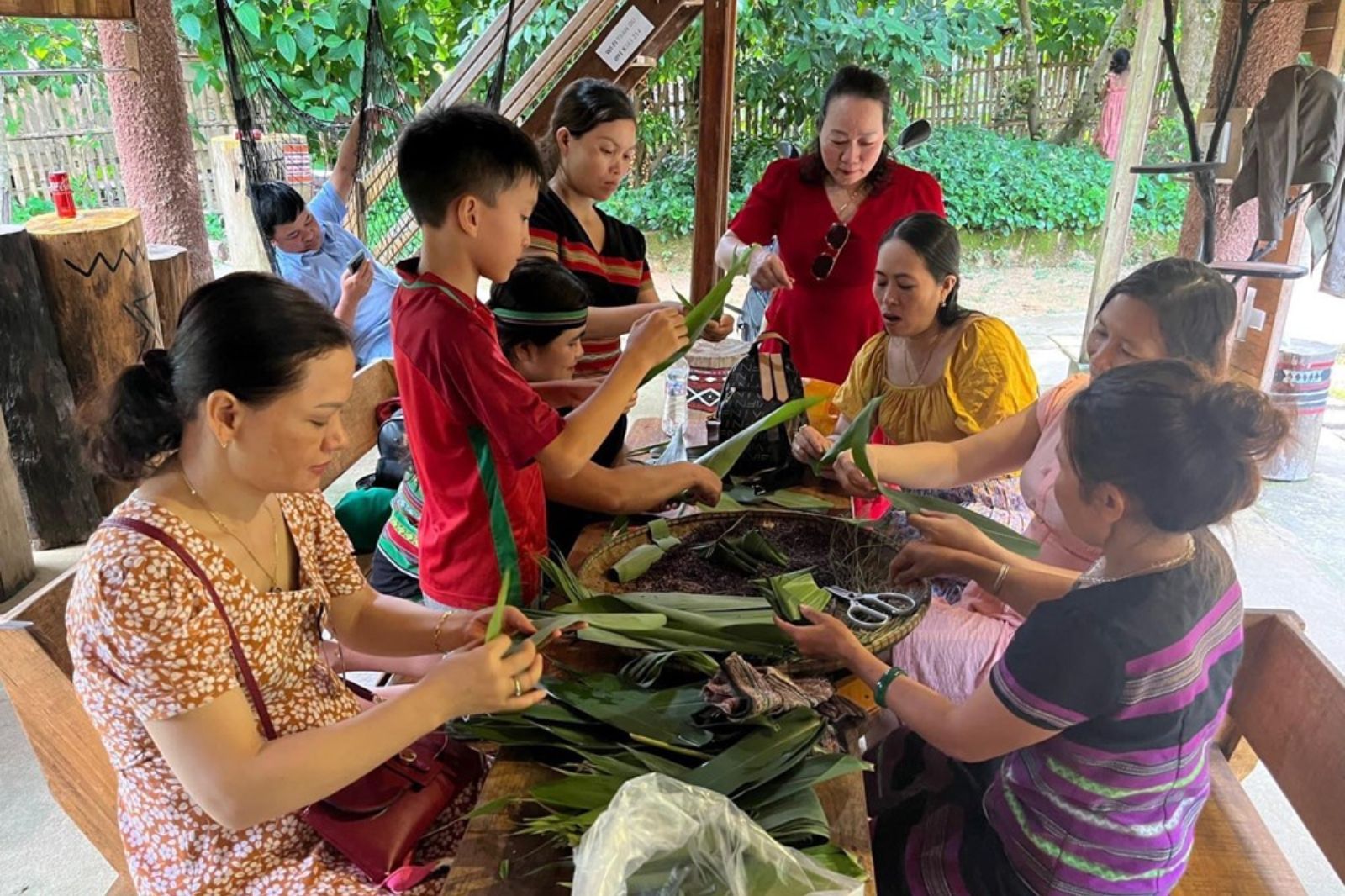 Các mô hình cộng đồng đang dần giúp khách du lịch gần hơn với người Pa Cô