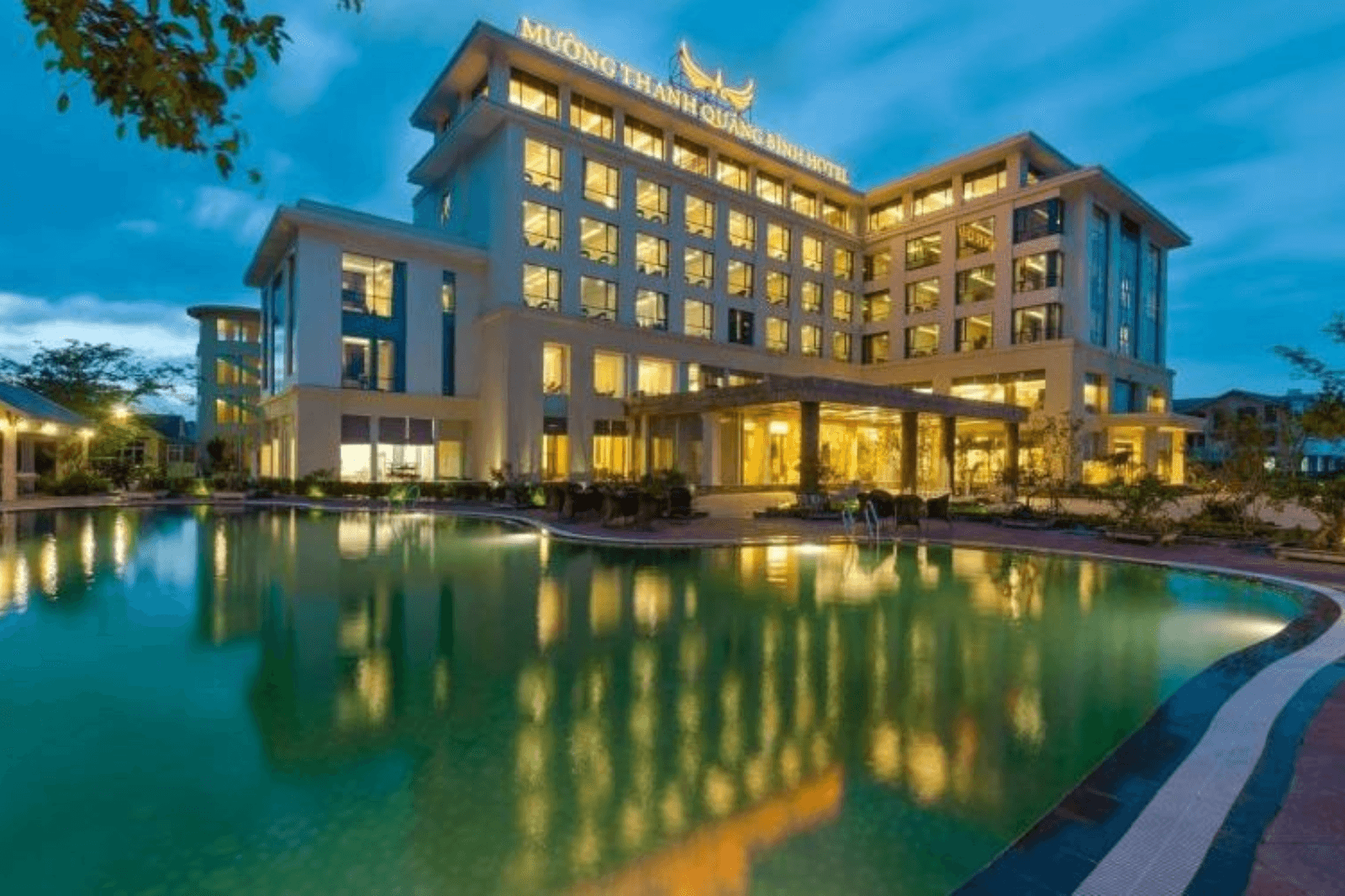 Các tiện ích và dịch vụ ở khách sạn thường đa dạng hơn homestay