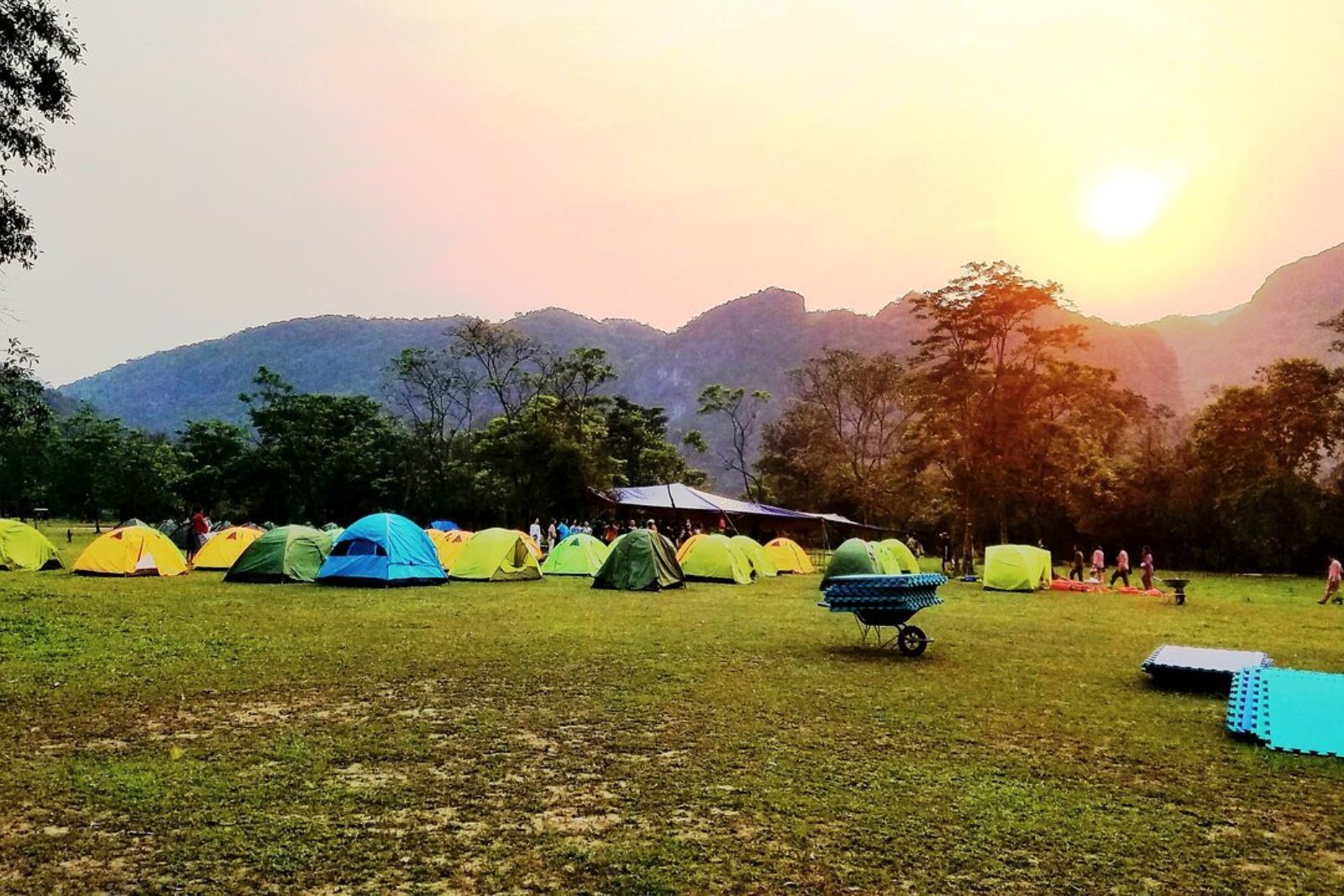Cắm trại ở Quảng Bình có thể chia thành nhiều loại hình khác nhau