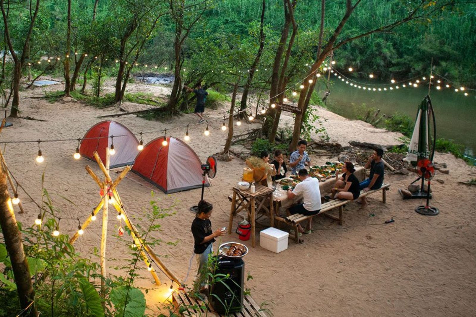 Cắm trại ở Quảng Bình là một trải nghiệm tuyệt vời