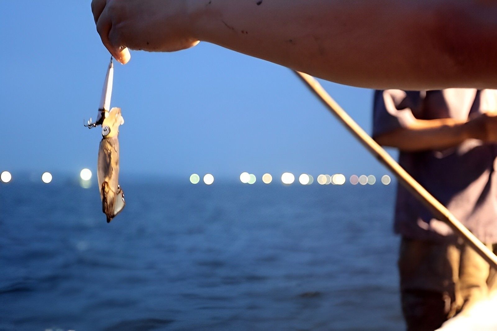 Cầm trên tay thành phẩm mình tự câu được