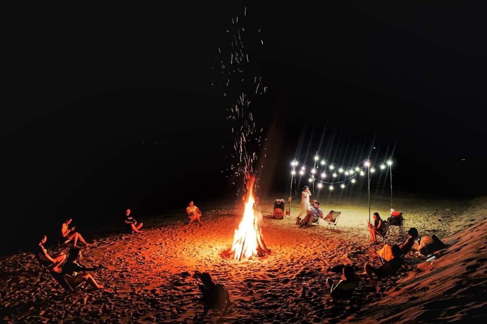 Camping qua đêm ở bãi biển Sơn Trà