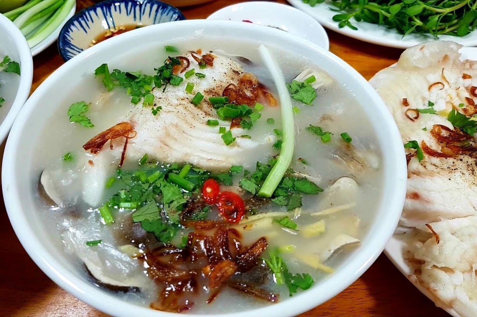 Ảnh: Cháo cá bớp nấu với nấm rơm
