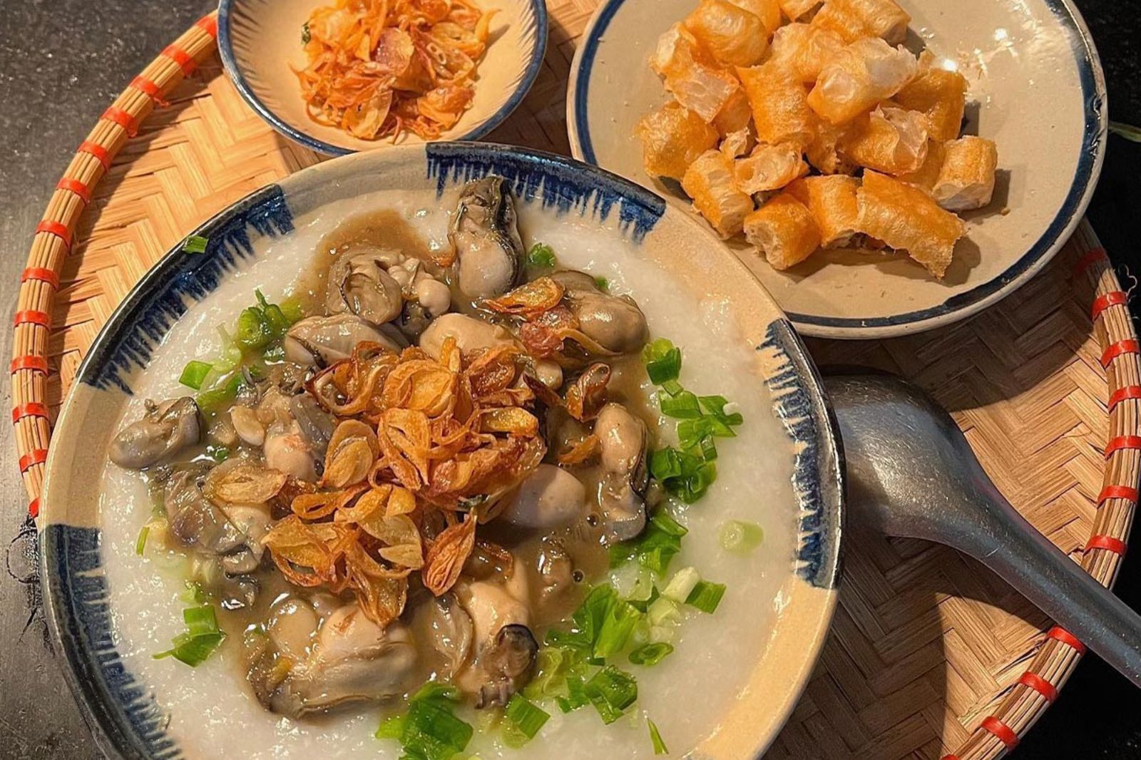 Cháo hàu như món ăn sáng được người dân địa phương yêu thích