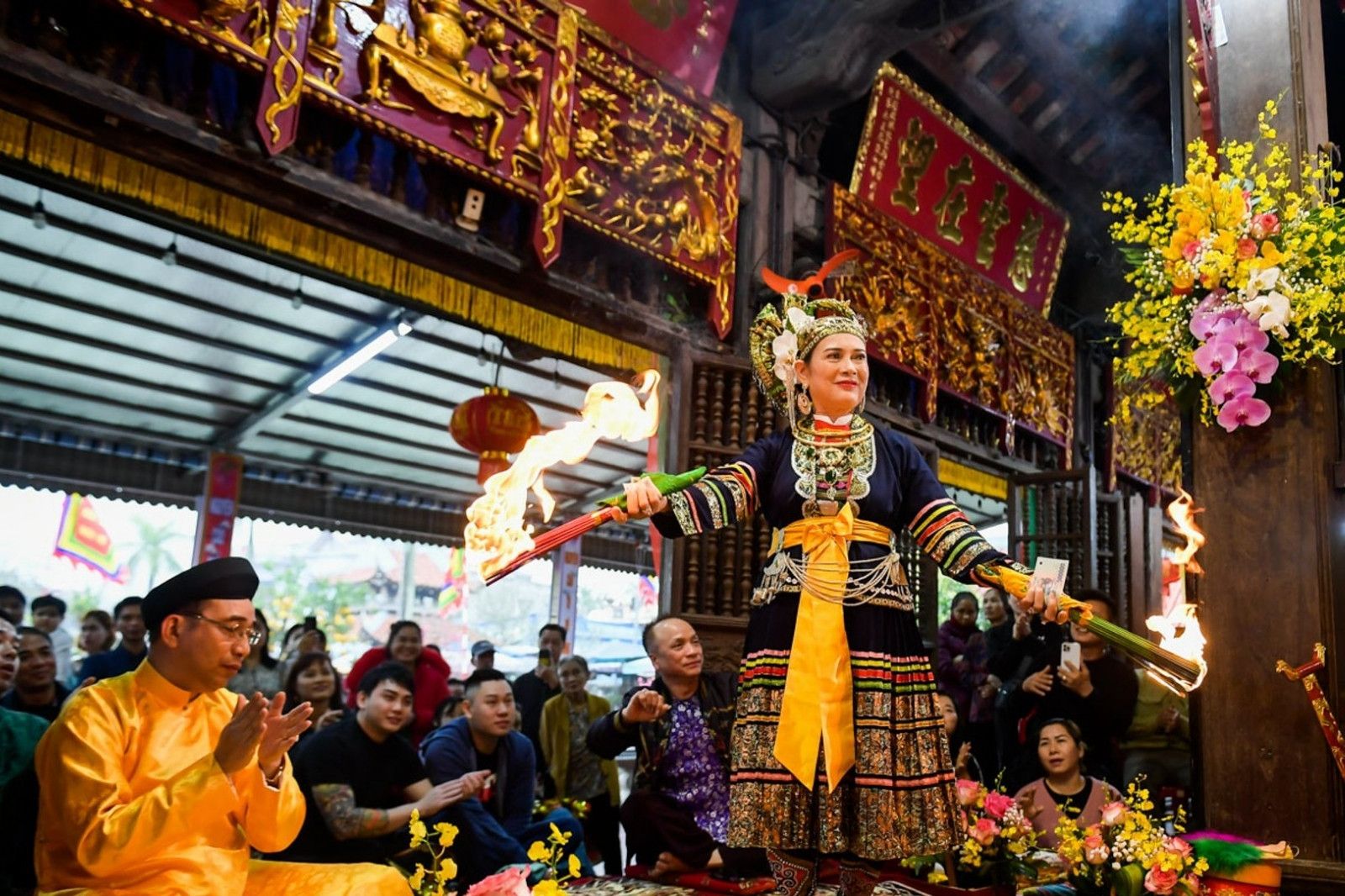 Chầu văn là cầu nối linh thiêng giữa thế giới tâm linh và con người