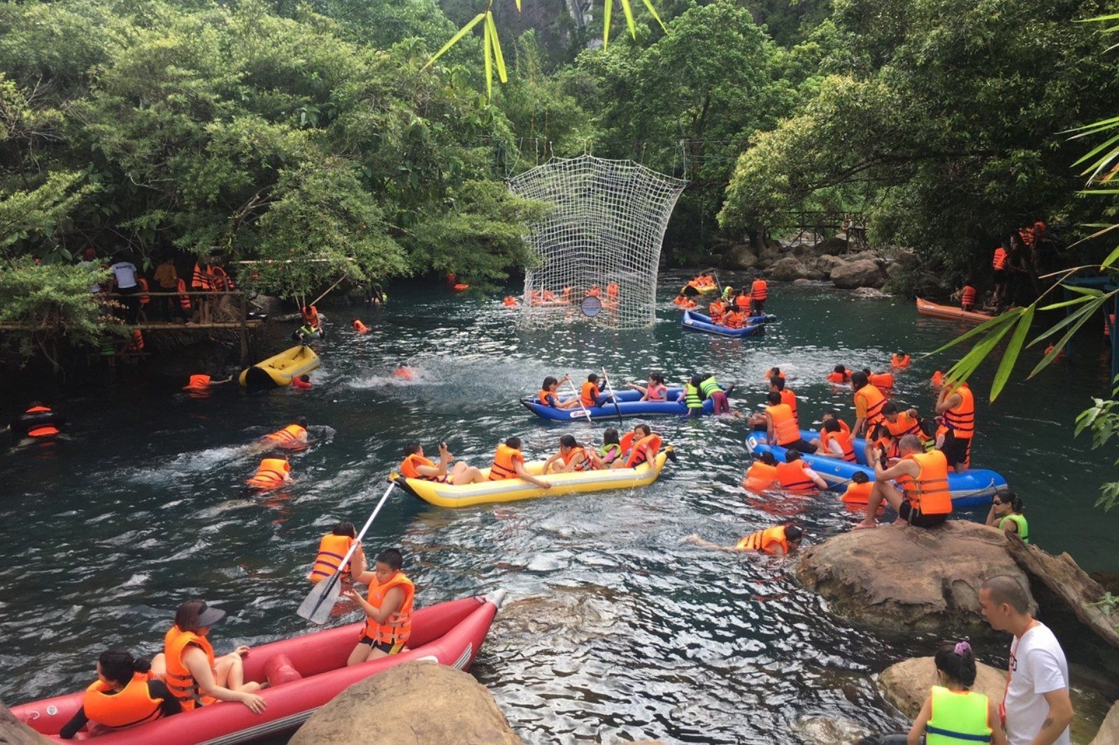 Cheo-kayak-o-suoi-nuoc-mooc.jpg