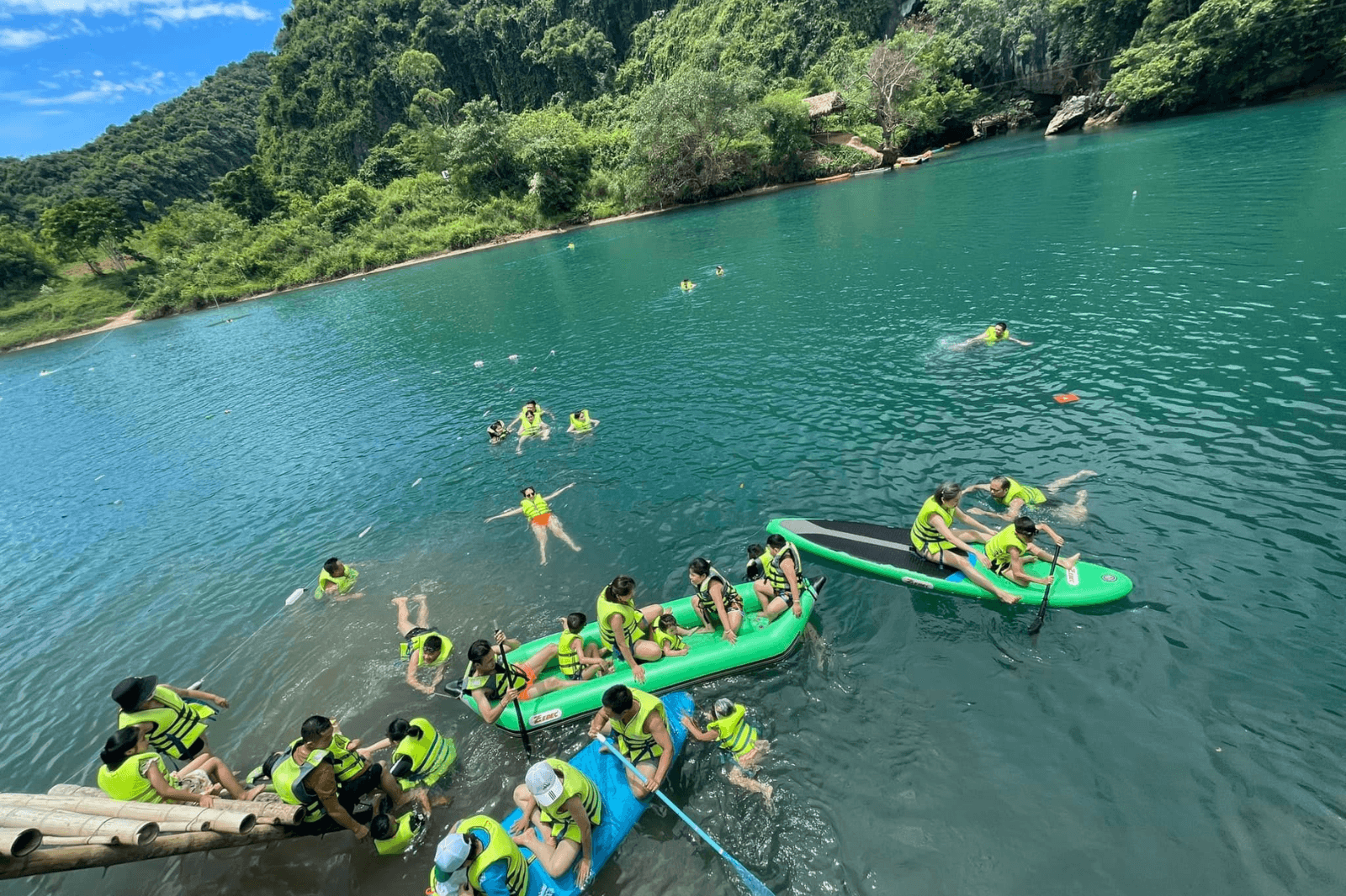 Chèo kayak ở thung lũng Hava