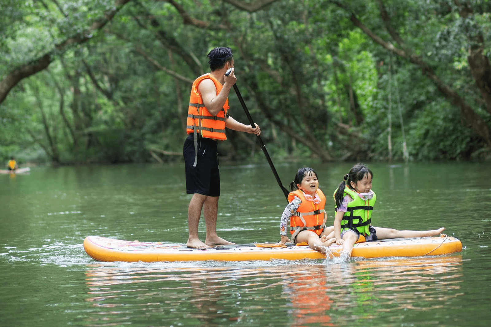 Chèo SUP ở suối Ozo 