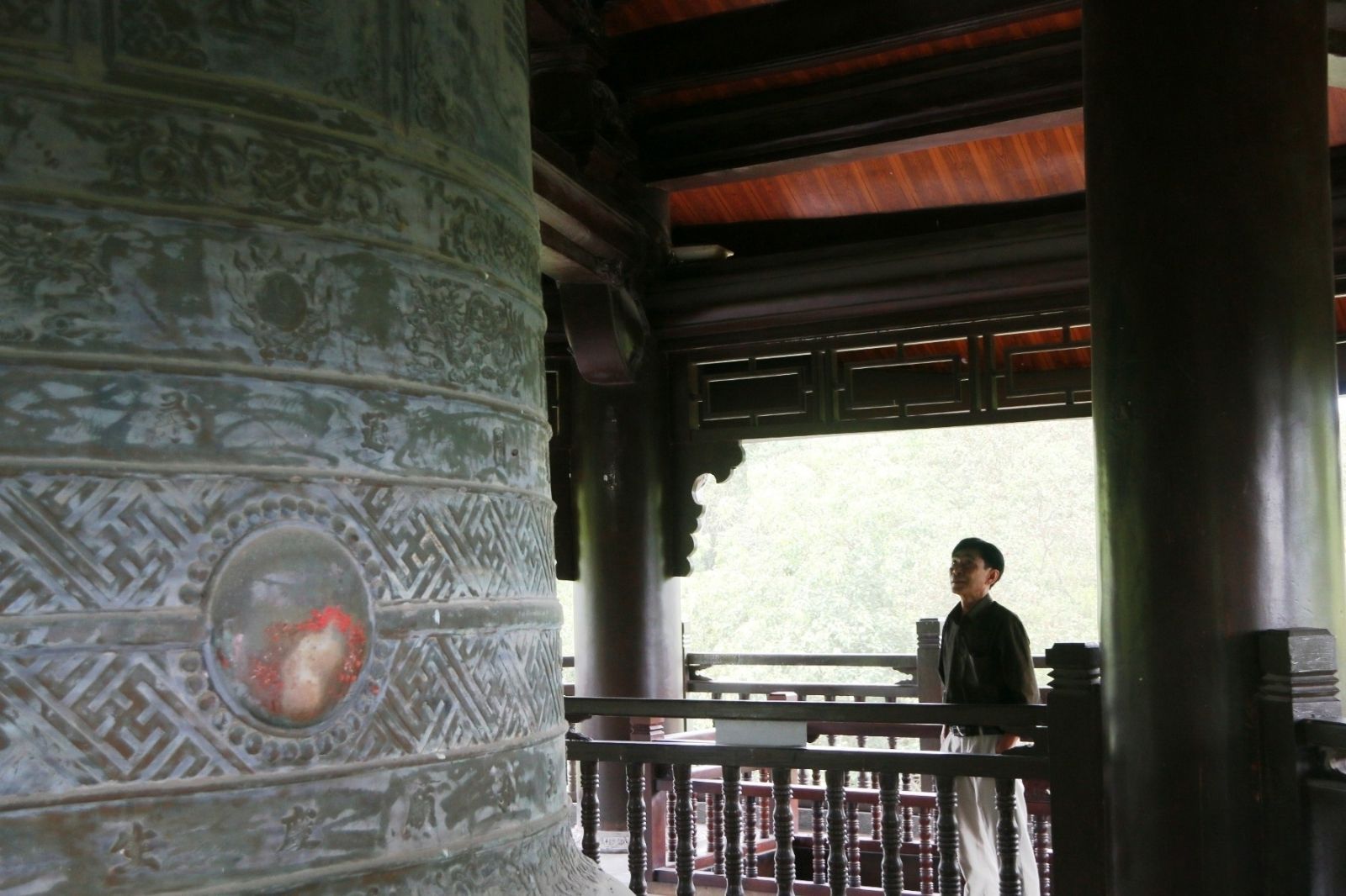 Chiêm ngưỡng đại hồng chung trên non cao Ninh Bình