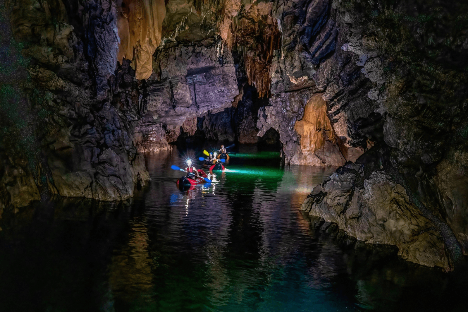 Chinh phục Động Phong Nha 4,5 km