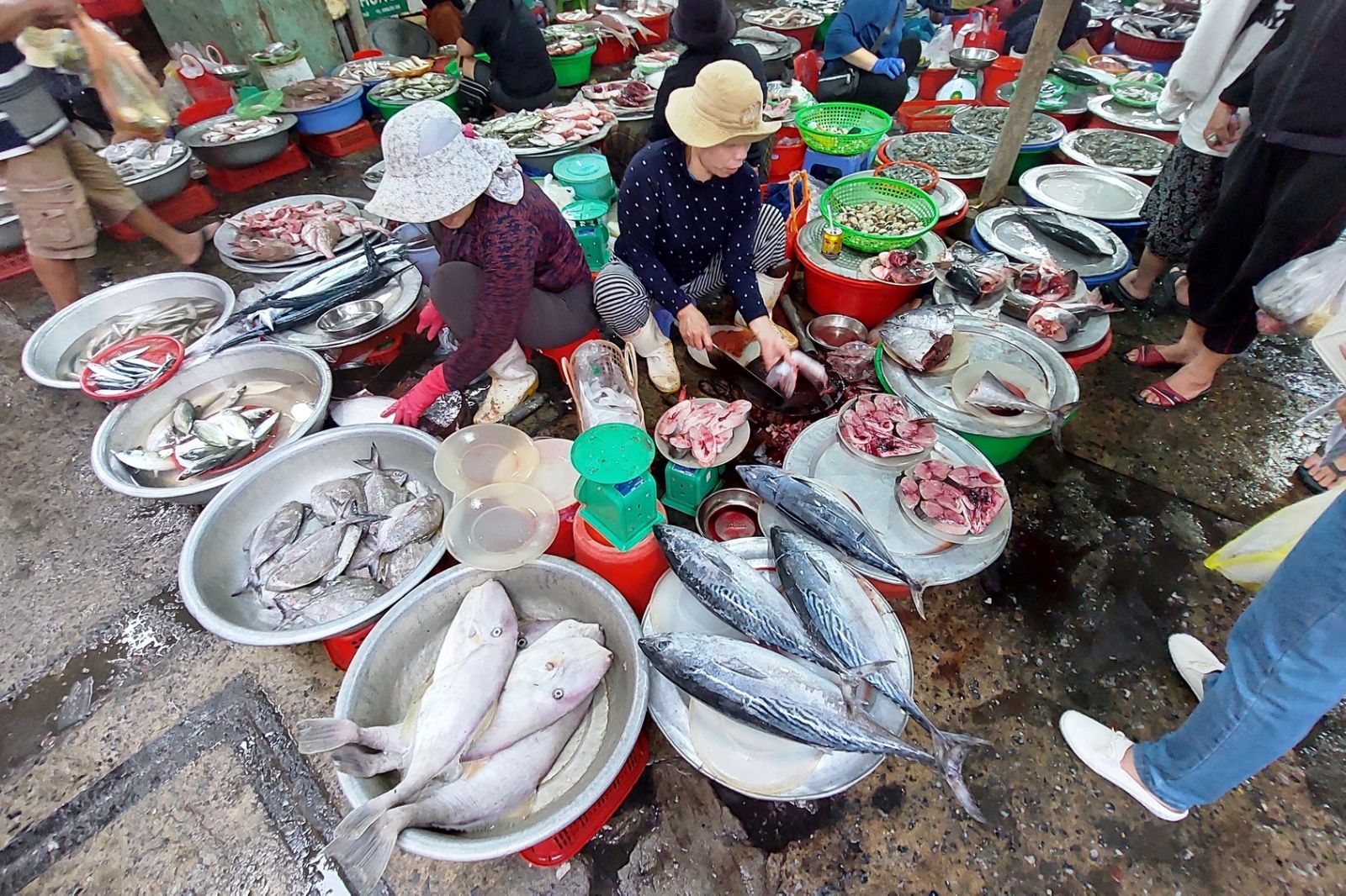 Chợ Đồng Hới luôn hấp dẫn du khách và người dân địa phương