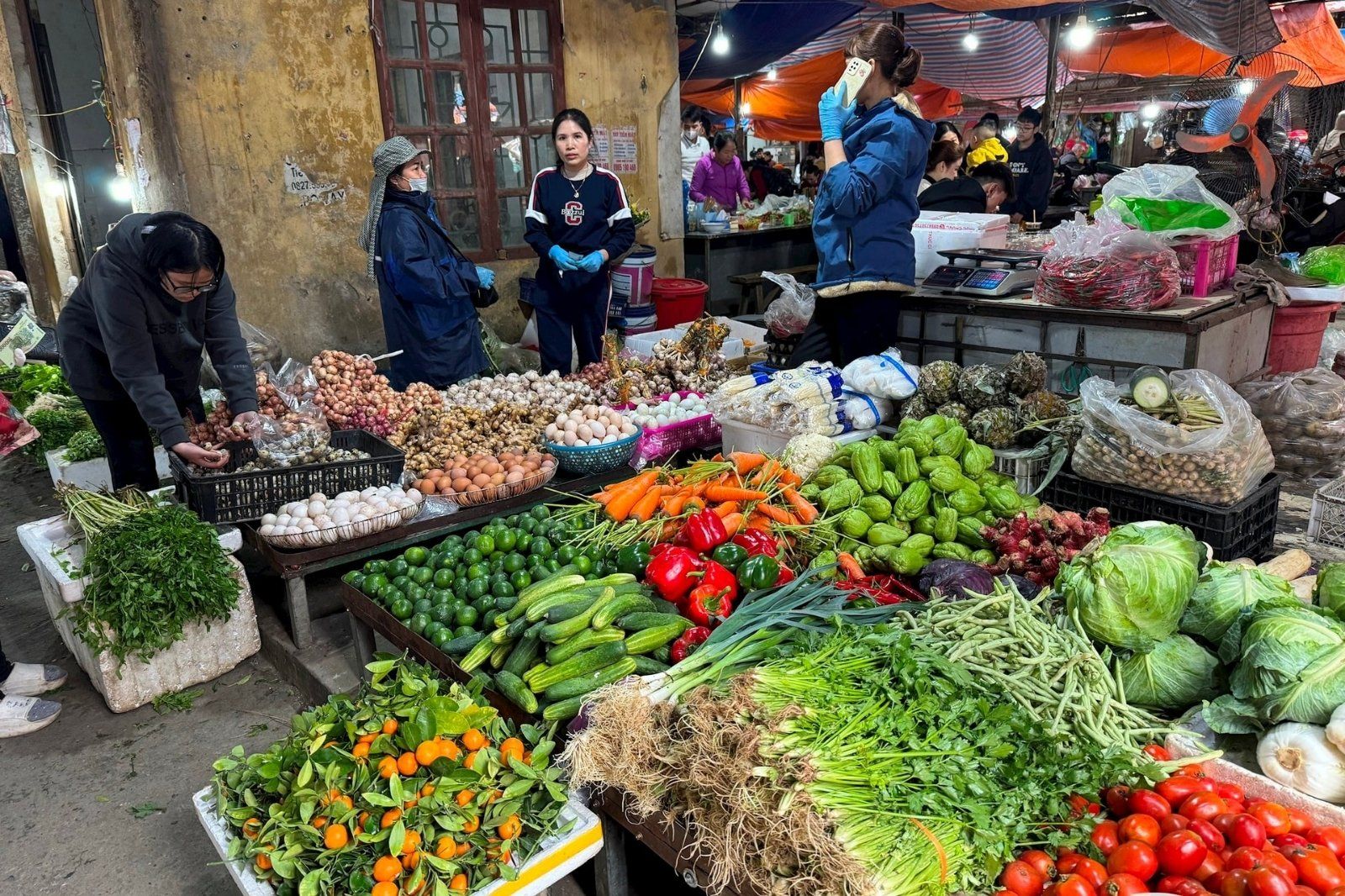 Chợ truyền thống Huế, nơi du khách tìm hiểu bản sắc văn hóa của người dân cố đô