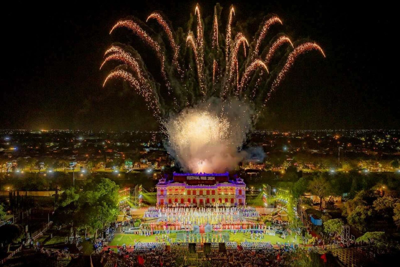 Chương trình nghệ thuật hấp dẫn mỗi mùa Festival về