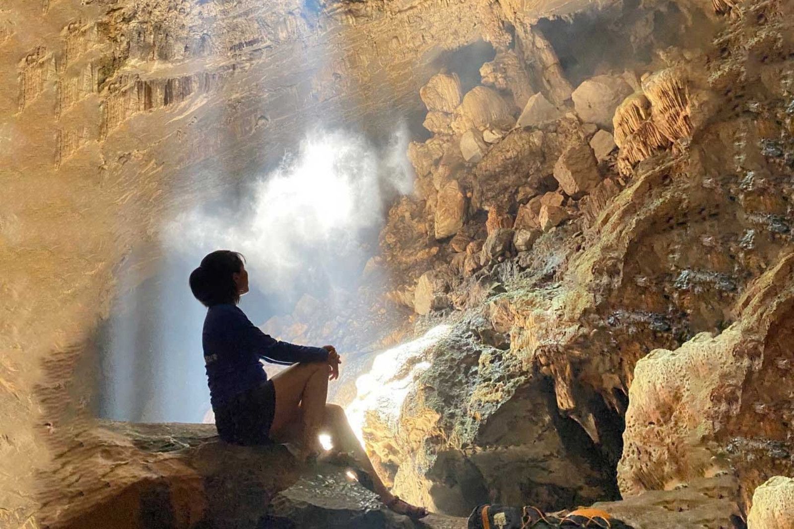 Chụp ảnh check-in với những góc sống ảo bên trong Động Thiên Đường