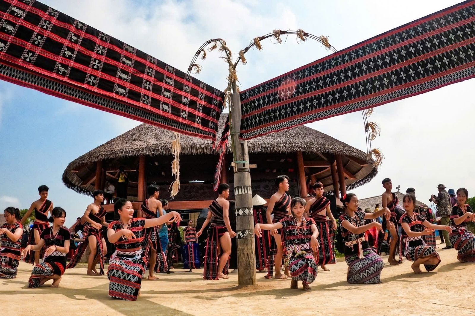 Cơ hội để trải nghiệm và tìm hiểu văn hóa dân tộc bản địa