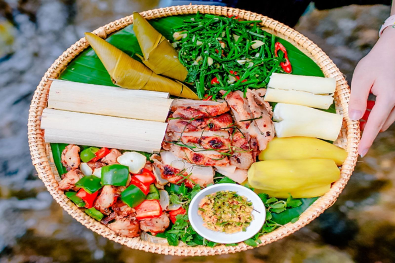 Cơm lam bắt nguồn từ vùng cao và nếp sống du canh du cư của người vùng cao