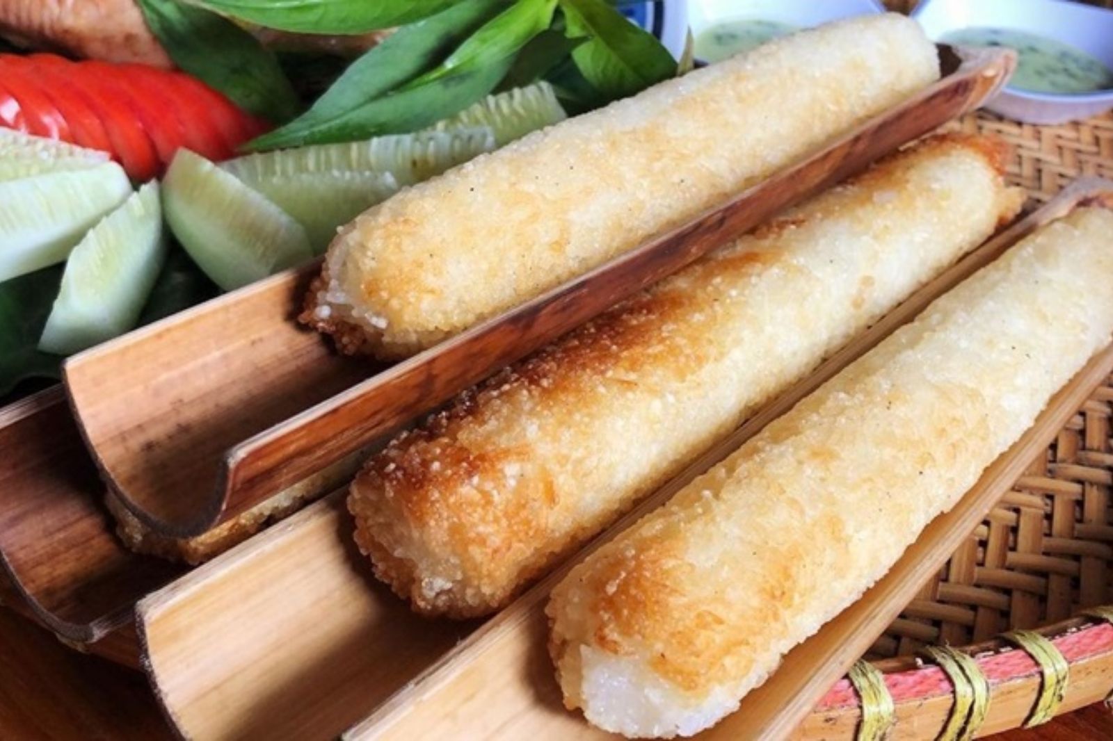 Cơm lam ống tre hòa quyện những hương vị tinh túy từ đất trời